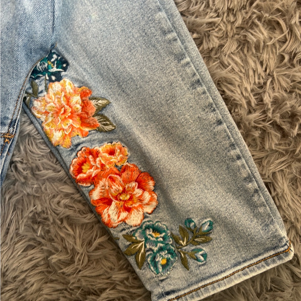 DRIFTWOOD Blue Jeans with Colorful Floral Embroidery - Picture 6 of 12